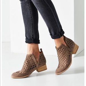 *sold* Jeffrey Campbell Taggart booties